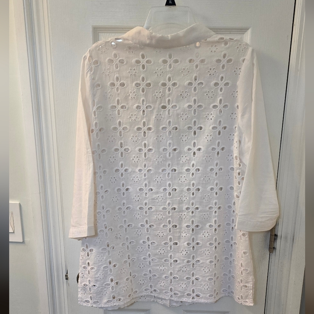 August Silk Woman's CottonWhite Floral Eyelet Button-Down Shirt, Size 1X (1205) - Picture 2 of 5